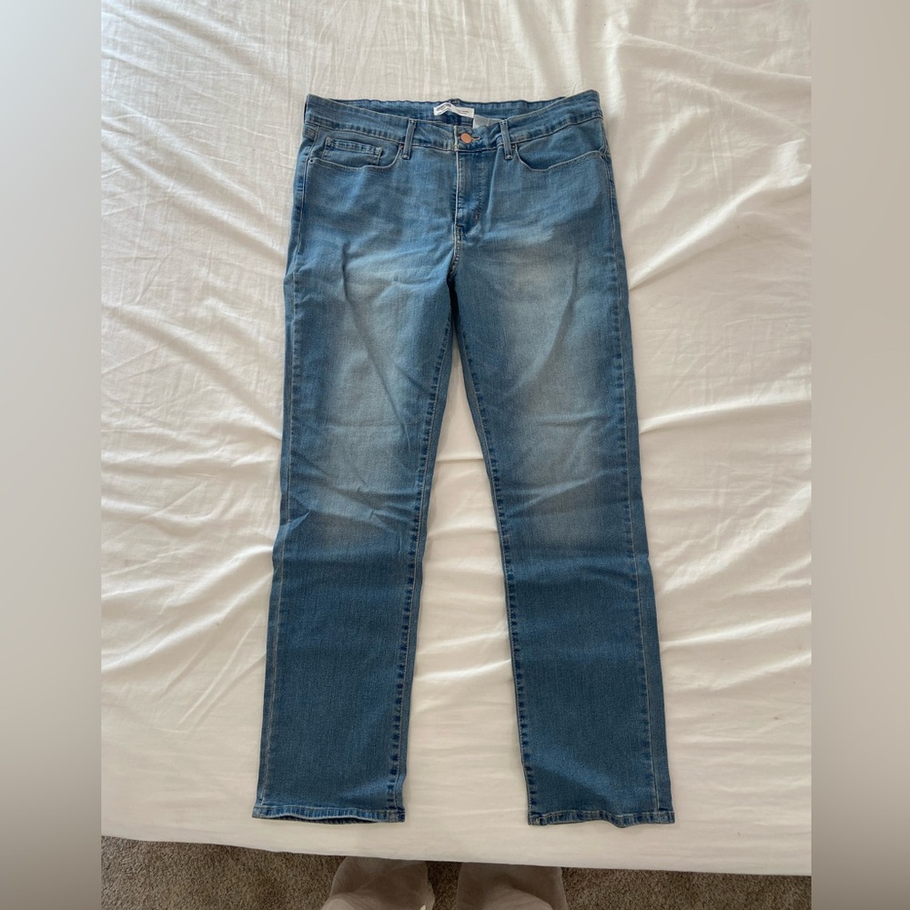 Signature levi strauss totally shaping straight
